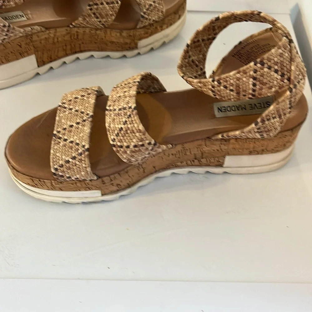 STEVE MADDEN PLATFORM SANDALS SIZE 7.5